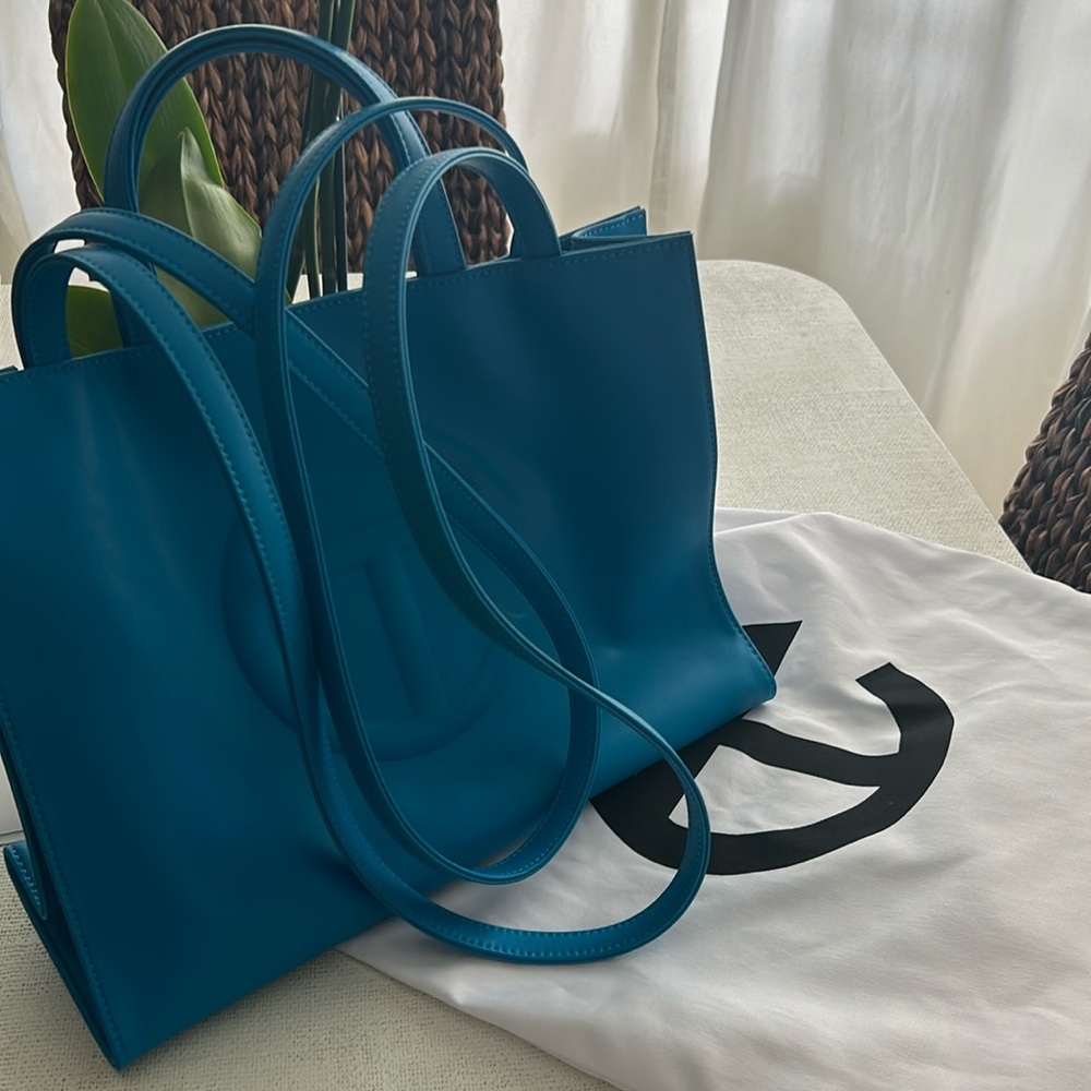Great price on a new cyan medium shopper